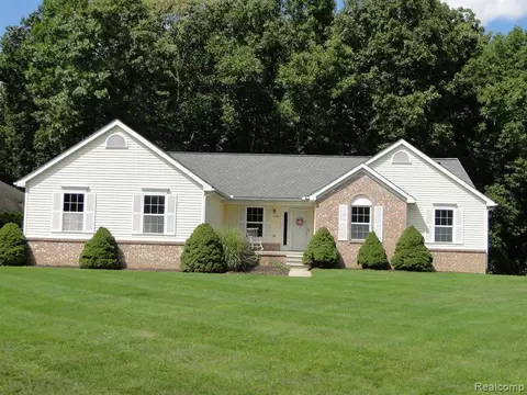 21780 Raspberry Rdg, Pinckney, MI 48169