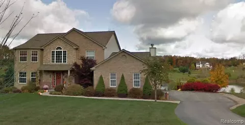 4885 Menominee Ln, Clarkston, MI 48348