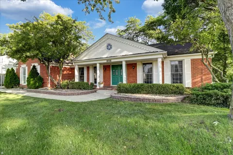663 S Spinningwheel Ln, Bloomfield Hills, MI 48304