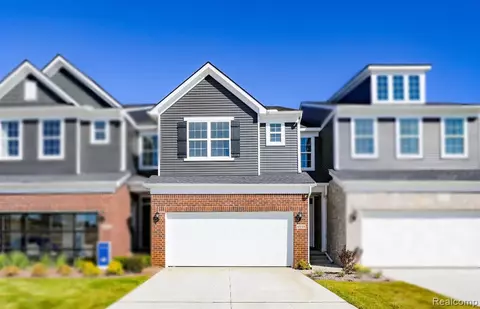 4913 Glenora Dr, Lake Orion, MI 48359