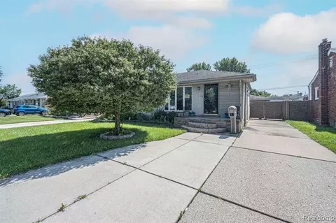 27665 Sheridan St, Garden City, MI 48135