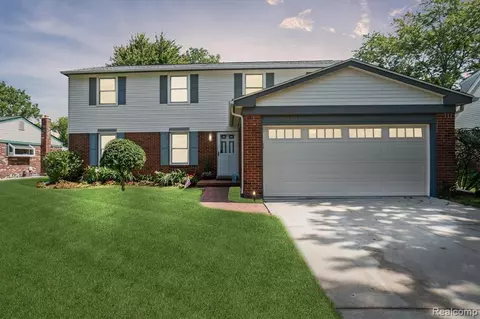 24781 Blanche St, Flat Rock, MI 48134