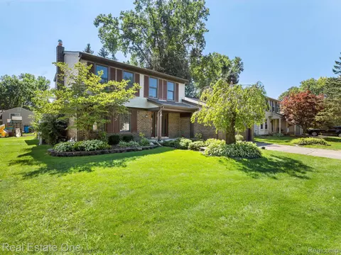 34033 Fonville Dr, Livonia, MI 48152