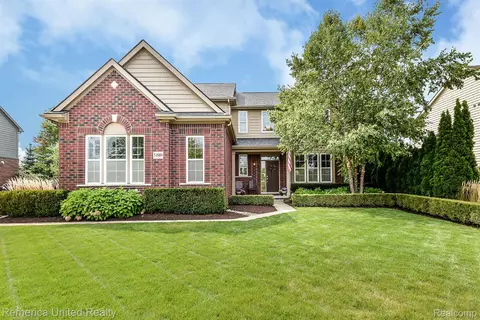 54909 Grenelefe Cir W, Lyon, MI 48178