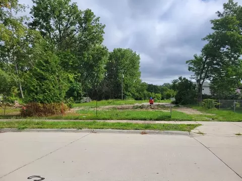 26336 Moses St, Flat Rock, MI 48134