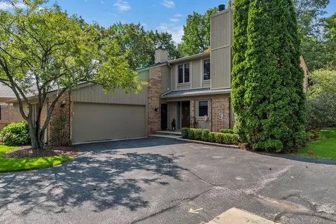 717 Arbor Crt Ct, Bloomfield Hills, MI 48304