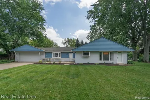 4806 Sundale Dr, Clarkston, MI 48346