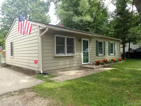 3573 Grafton St, Lake Orion, MI 48359