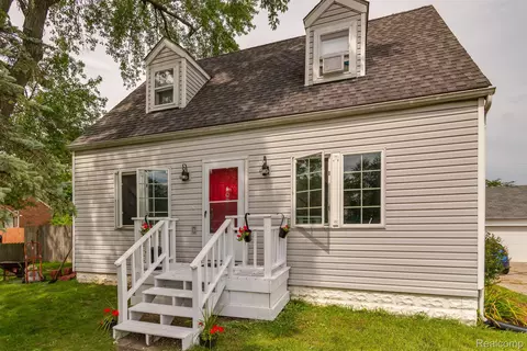 1069 E Reid Rd, Grand Blanc, MI 48439