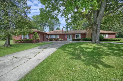 35849 Pratt Rd, Memphis, MI 48041