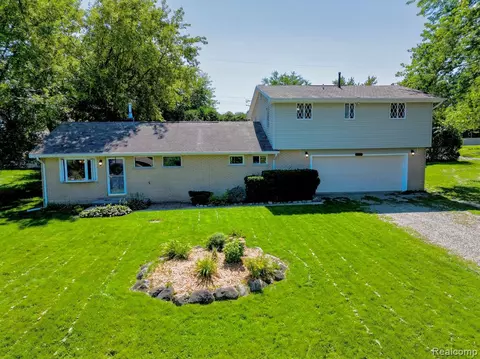 4785 Sylvan View Dr, Clarkston, MI 48348