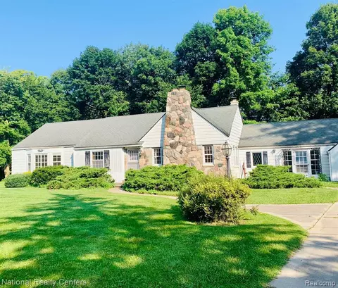 15405 Lakeside St, Plymouth, MI 48170