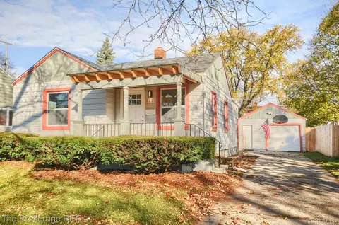 621 Burroughs Ave, Flint, MI 48507