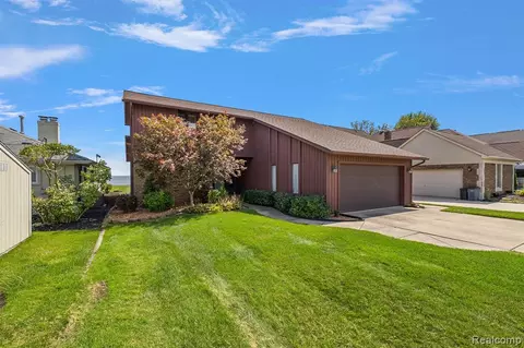 45554 Private Shore Dr, Chesterfield, MI 48047