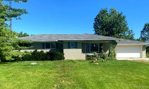 7474 Arnold Rd, Cottrellville, MI 48039