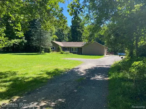 5761 Warner Rd, Howell, MI 48836