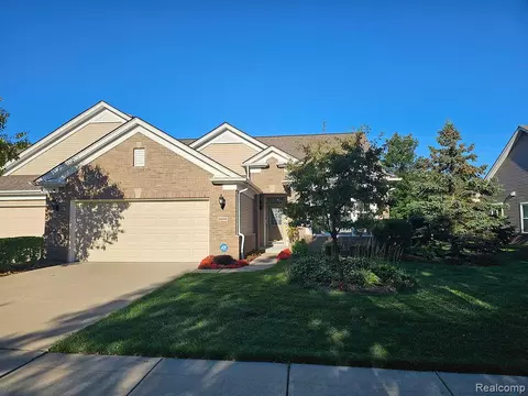 24510 Sand Lake Ln, Flat Rock, MI 48134