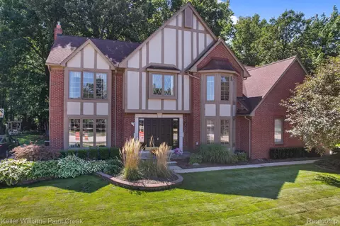 2614 Farmdale Dr, Sterling Heights, MI 48314