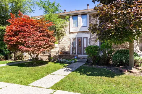 4063 E Brookfield Blvd, Sterling Heights, MI 48310