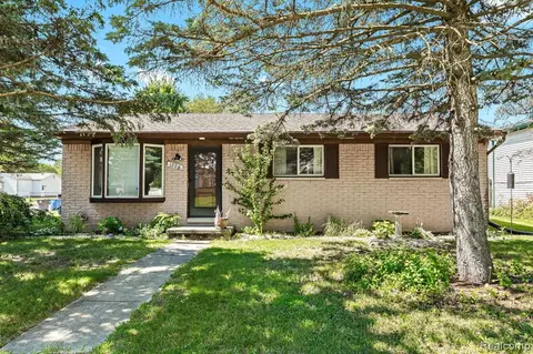 1228 Barchester St, Westland, MI 48186