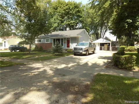 33140 John Hauk St, Garden City, MI 48135