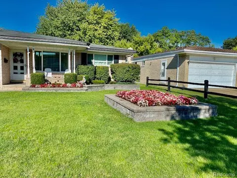 37223 Calka Dr, Sterling Heights, MI 48310
