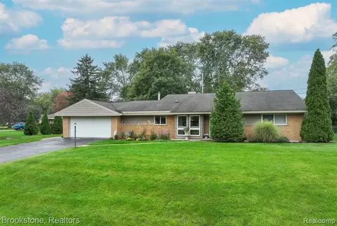 6683 Plum Ln, Clarkston, MI 48346