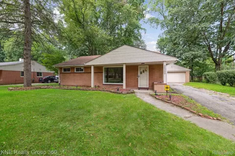 25322 Kildare St, Southfield, MI 48033