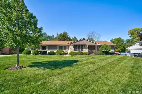 461 Boutell Dr, Grand Blanc, MI 48439