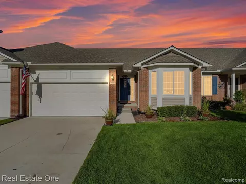 47407 Mariners, Chesterfield, MI 48051
