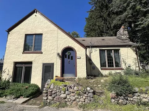4162 Farner Ave, Waterford, MI 48329