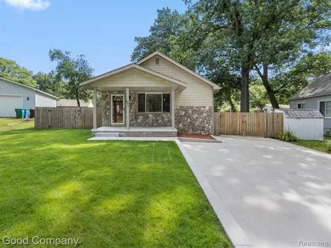 651 Annapolis St, Commerce Twp, MI 48382