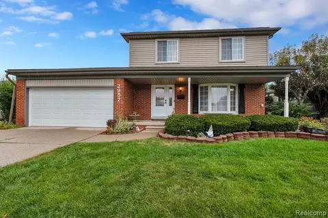 2957 Fox Hill Dr, Sterling Heights, MI 48310