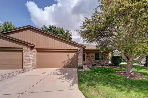 41550 Clinton Grove Dr, Clinton Township, MI 48038
