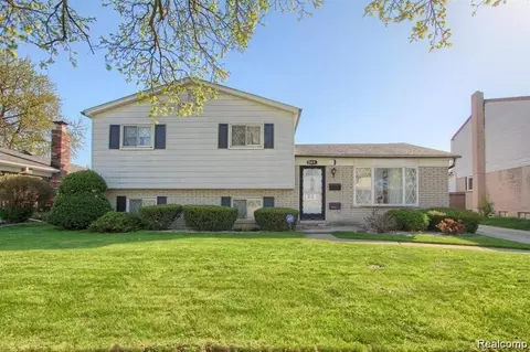 369 N Shore Dr, Lincoln Park, MI 48146