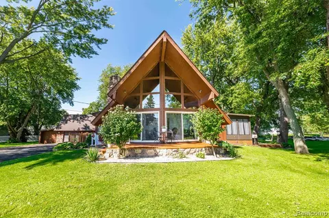 13771 Biscayne Ave, Monroe, MI 48161