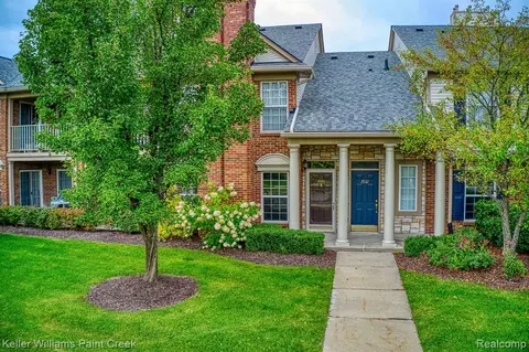 3546 Oakmonte Blvd, Rochester, MI 48306