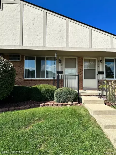 25259 S Potomac Dr Rd W #7, South Lyon, MI 48178