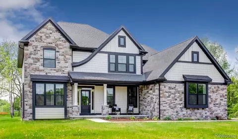 2756 Turning Leaf Dr, Genoa, MI 48843