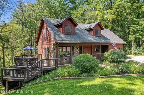4549 Ormond Rd, Davisburg, MI 48350