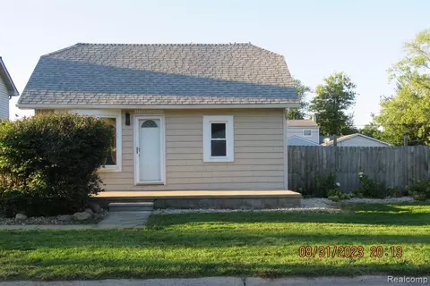 23700 Schomberg St, Taylor, MI 48180