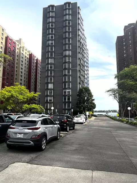 8200 E Jefferson Ave #48-505, Detroit, MI 48214