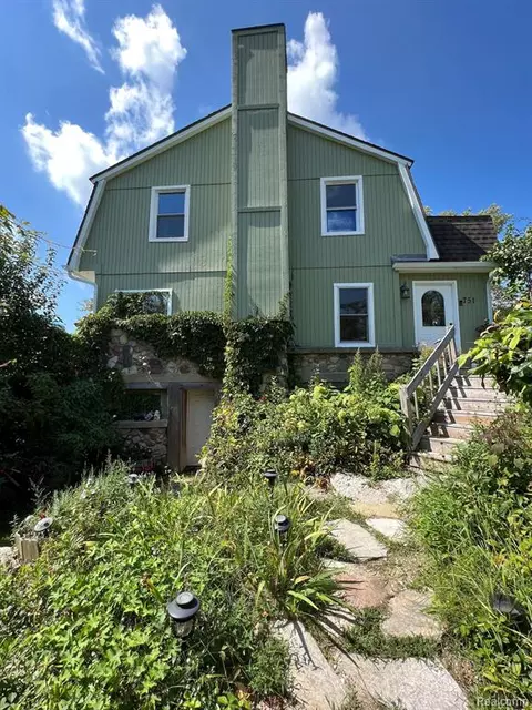 751 Eagle Hl, Ortonville, MI 48462