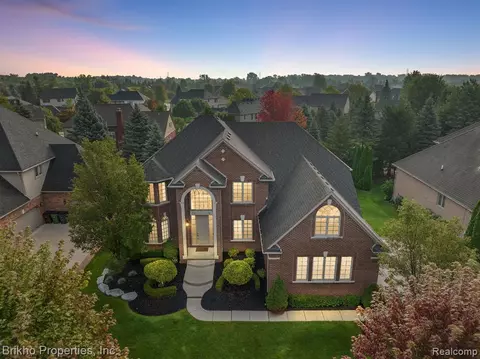 54866 Catalpa Dr, Shelby Township, MI 48315