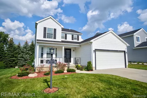 5153 Sandalwood Cir, Grand Blanc, MI 48439