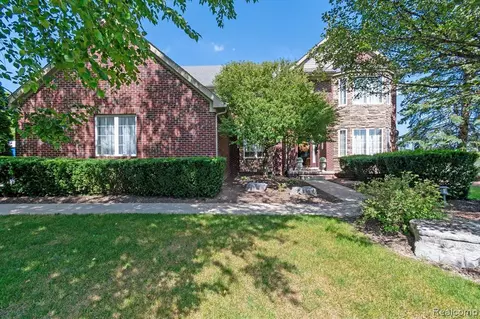 8615 Maria Ct, Howell, MI 48855