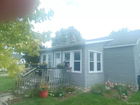 214 Michigan St, Holly, MI 48442