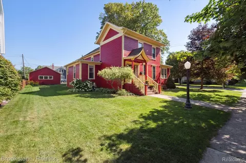 304 W Washington St, Howell, MI 48843