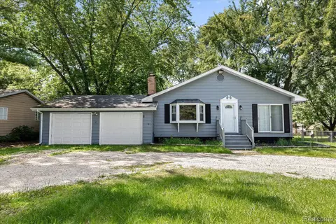 6452 Ginger Dr, Pinckney, MI 48169