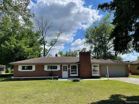21715 S Tuller Ct, Southfield, MI 48076